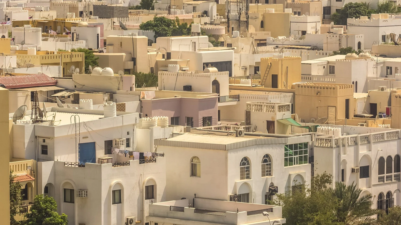 أين يمكن للأجانب شراء عقارات في عُمان؟ المجمعات السياحية المتكاملة ومدن المستقبل والمناطق الحرة وحق الانتفاع