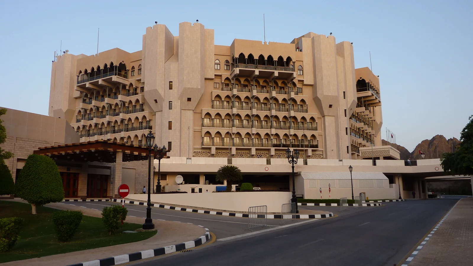واجهة قصر البستان في مسقط