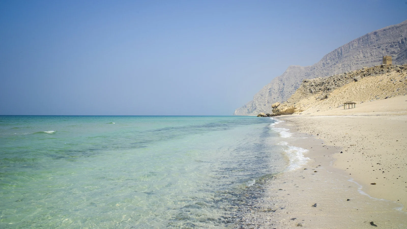 هل عُمان مناسبة لك؟ دليل قرار المستثمر